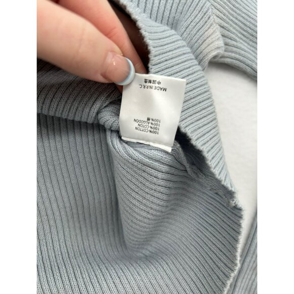 Brandy Melville Light Gray Ribbed V-Neck Cropped Knit Sweater Top #6439 - Picture 5 of 7